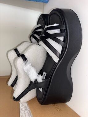 Steve Madden Brand New Black Strappy Sculpted Platform Sandals